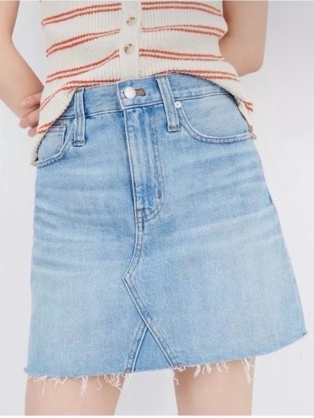 Madewell Rigid Denim A-Line Distressed Women Raw Hem
Skirt Size 26